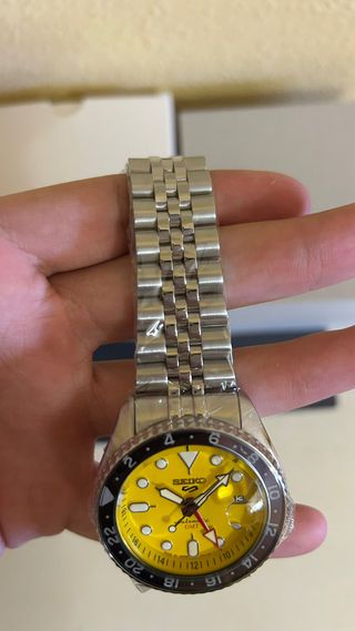 Reloj Seiko 5 Sports GMT Automático Amarillo