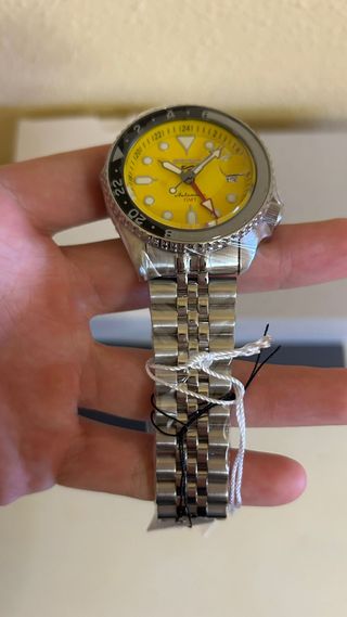 Reloj Seiko 5 Sports GMT Automático Amarillo
