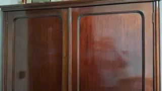 Armario y mesilla de madera