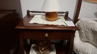 Armario y mesilla de madera