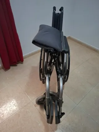 Silla de ruedas plegable