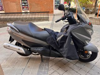 Suzuki Burgman 125 gris
