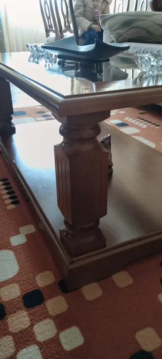 Mesa de centro de madera y cristal