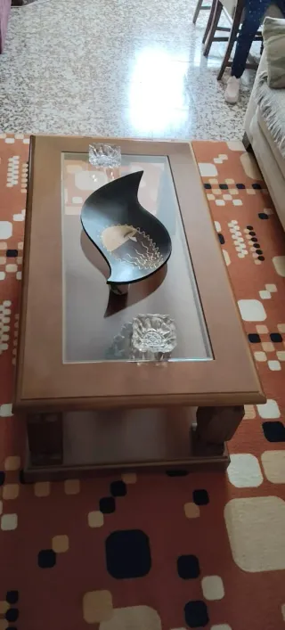 Mesa de centro de madera y cristal