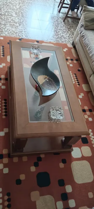 Mesa de centro de madera y cristal