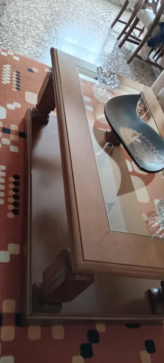 Mesa de centro de madera y cristal