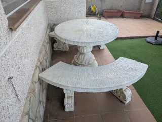 Mesa y bancos de piedra (2 bancos) jardin