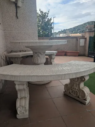 Mesa y bancos de piedra (2 bancos) jardin