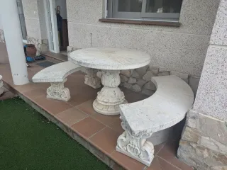 Mesa y bancos de piedra (2 bancos) jardin