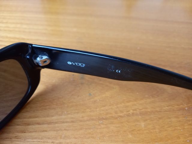 Occhiali da sole Vogue neri e marroni