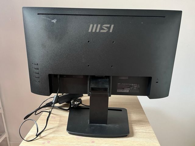 Monitor MSI 21,5” 120Hz IPS Averiado