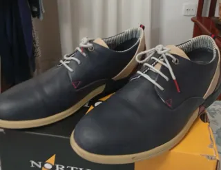 Zapatos sport azul marino y beige