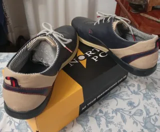 Zapatos sport azul marino y beige