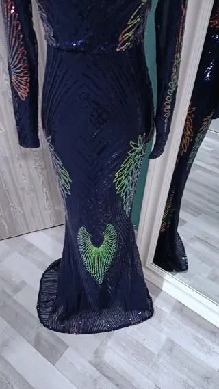 Vestido de fiesta azul con lentejuelas