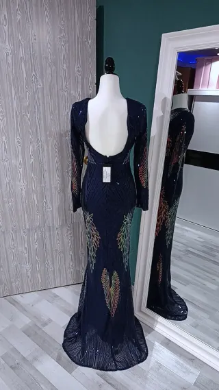 Vestido de fiesta azul con lentejuelas