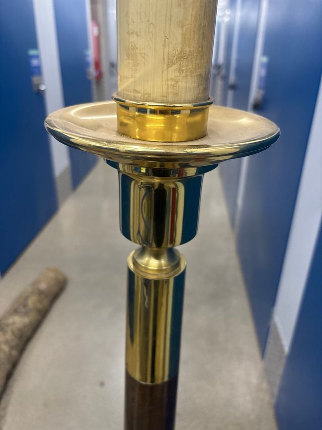 Lámpara de pie de latón – estilo clásico