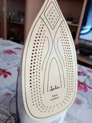 Plancha Jata Cerámica 2400W