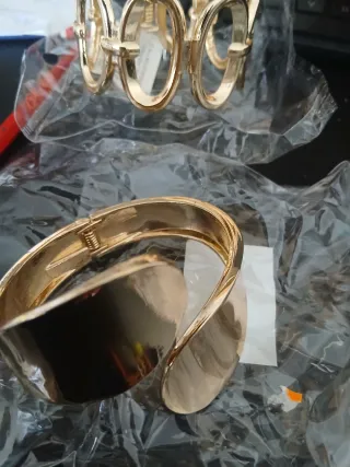 Pulsera Dorada Abierta nuevas