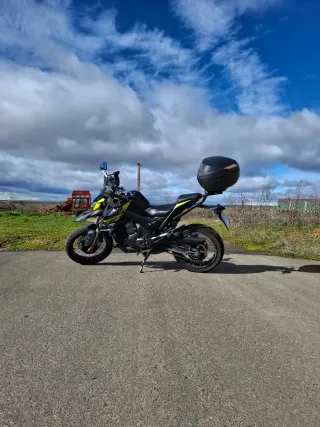 Zontes U1 125 Naked Negra/Amarilla