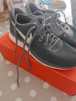 Nike para un 39 aunque sea 40