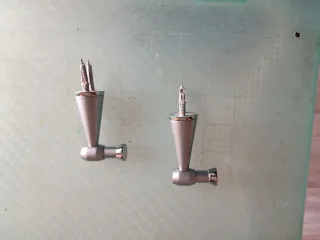 Perchas bañometálicas plateadas