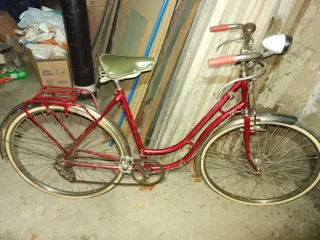 Bicicleta Clásica Roja,gimson fabricada en Figuera