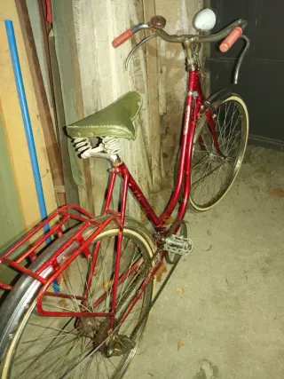 Bicicleta Clásica Roja,gimson fabricada en Figuera