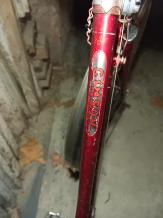 Bicicleta Clásica Roja,gimson fabricada en Figuera