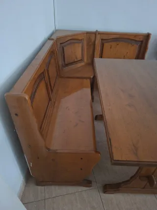 Mesa, banco esquinero y 4 sillas