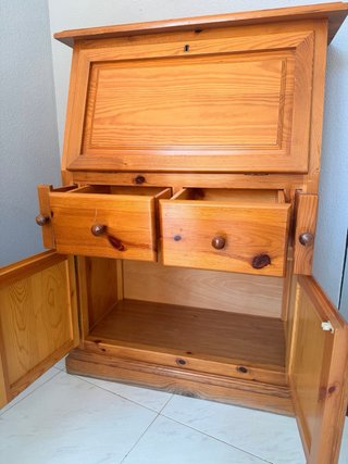 *Mueble/escritorio secreto de madera de pino..