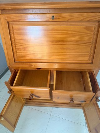 *Mueble/escritorio secreto de madera de pino..