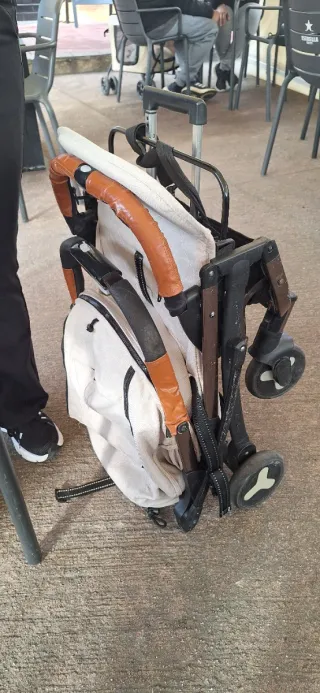 Carrito de bebé plegable color beige