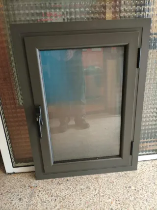 Ventana practicable aluminio