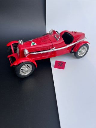 Alfa Romeo 2300 Monza 1/18 Burago