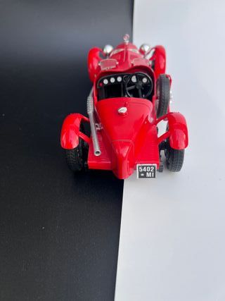 Alfa Romeo 2300 Monza 1/18 Burago