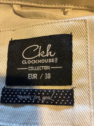 Chaqueta fina beige con flecos