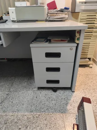 Mesa de oficina gris con cajonera, 2 metros x80 cm