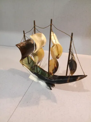 Barca in osso decorativa