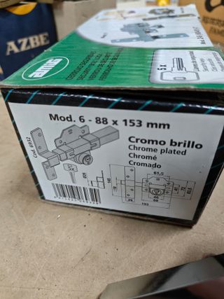 Cerrojo puerta de almacen