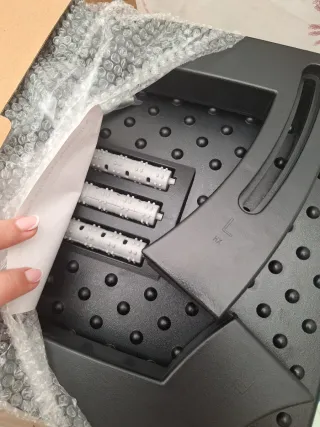 Reposapiés ajustable con masajeador