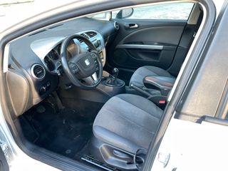 SEAT Leon 1.6 TDI 105 CV 5 PUERTAS