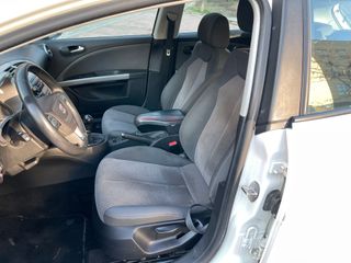 SEAT Leon 1.6 TDI 105 CV 5 PUERTAS