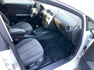 SEAT Leon 1.6 TDI 105 CV 5 PUERTAS