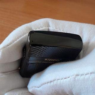 Elegante custodia Zippo Diamond Armor in nero, edizione limitata Nº 7.227 di 9.999