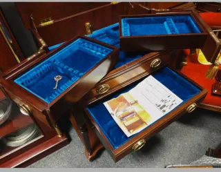 Mueble cubertería cruz de malta