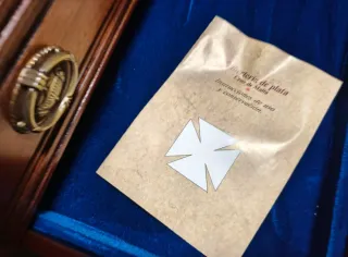 Mueble cubertería cruz de malta