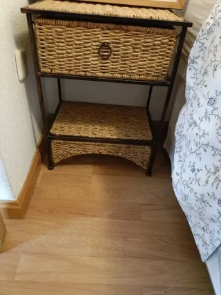 2 Mesitas de Noche Mimbre y Metal