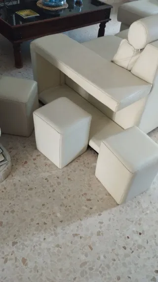 Sofá dividible de piel nuevo.