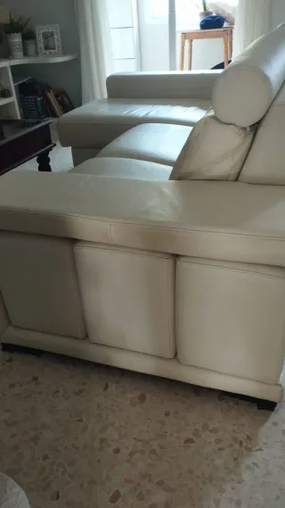 Sofá dividible de piel nuevo.