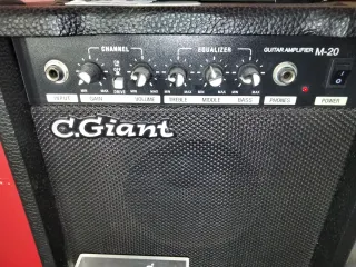 Amplificador Guitarra C.Giant M-20